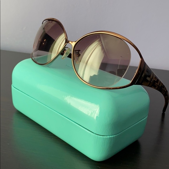 FENDI Sunglasses 😎 - Picture 4 of 6